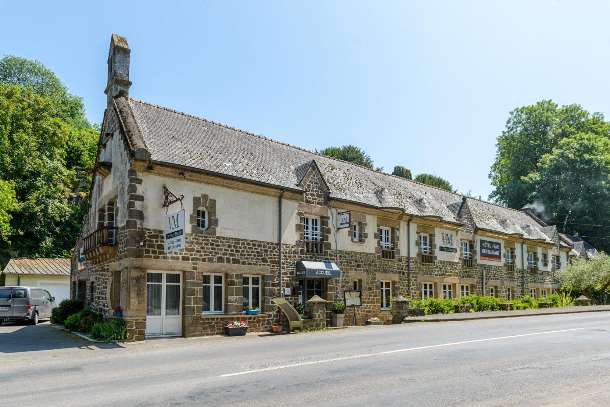 Le Vieux Moulin Hotell Hédé Eksteriør bilde